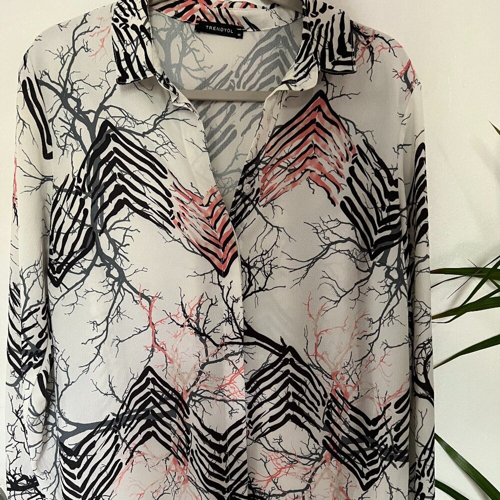 Trendyol lack white and pink print blouse